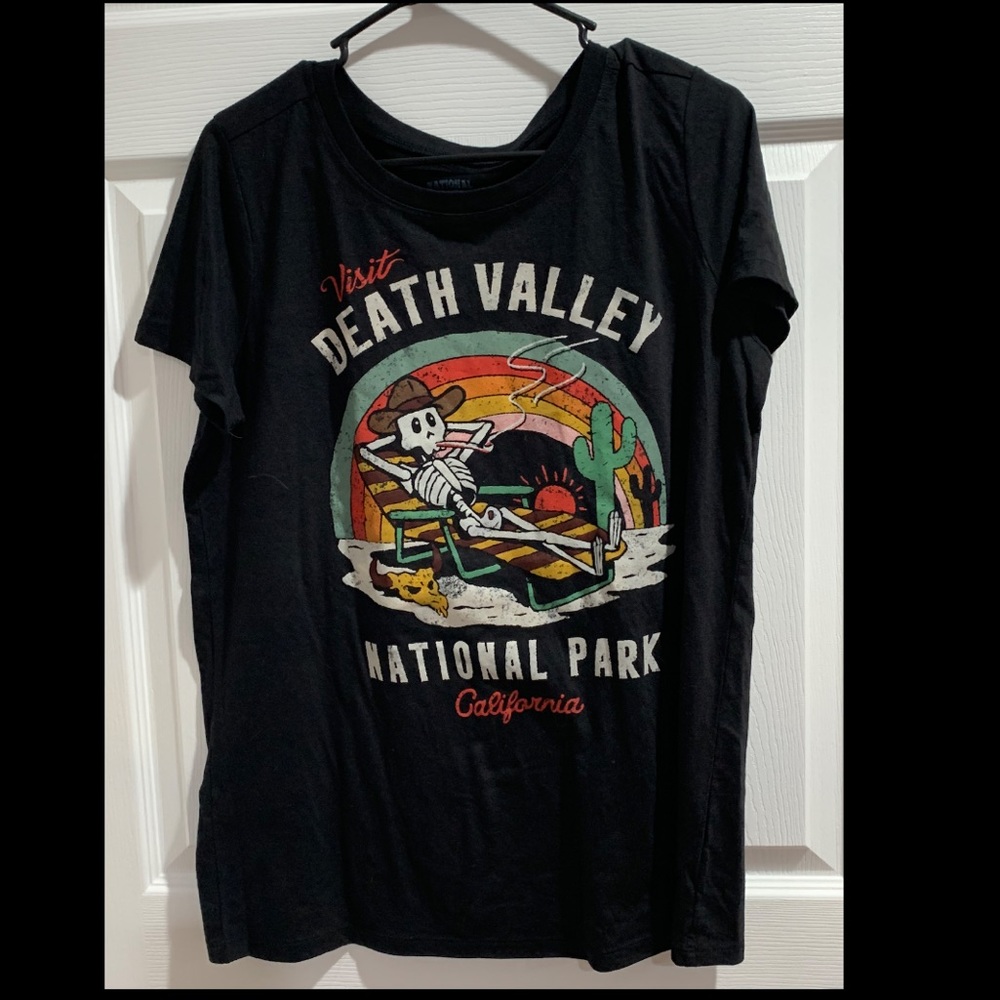 Torrid size 00 Death Valley graphic t shirt